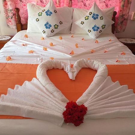 Pension Hibiscus Диг Екстериор снимка