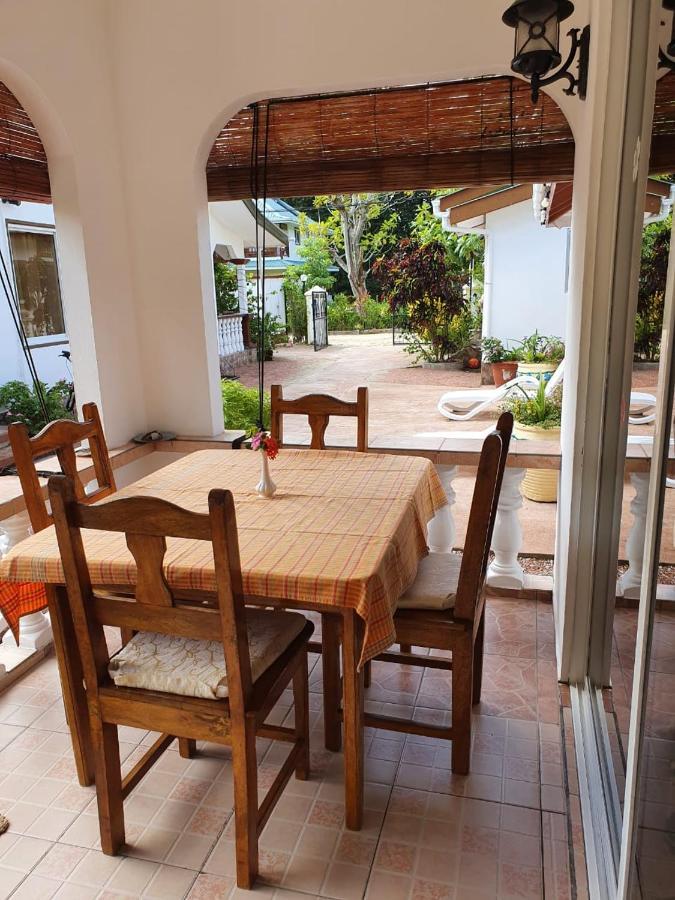 Pension Hibiscus Диг Екстериор снимка